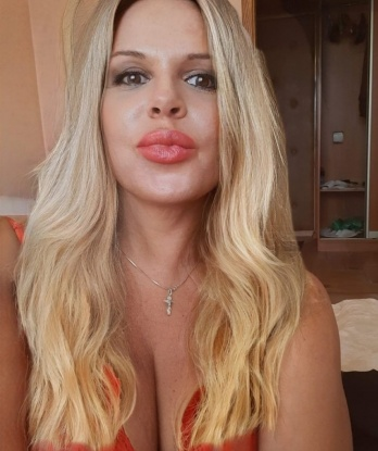 Со мной ты погрузишься в мир наслаждения, где каждая минута будет наполнена страстными эмоциями. У меня безграничное воображение и опыт, чтобы окунуться в любую роль и исполнить все твои сокровенные фантазии. Позволь мне позаботиться о твоем удовольствии и оставить яркие воспоминания на всю жизнь. Заходи на мою страницу, где ты найдешь мои фото, отзывы и подробные условия встречи. Жду встречи с тобой, чтобы твои самые смелые мечты стали яркой реальностью! 😉 🌹 🌟 Маргуша
